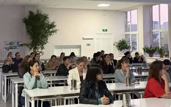 В Майкопе представители УНК МВД по Адыгее обсудили с родителями школьников вопросы профилактики преступности в молодежной среде В Майкопе представители УНК МВД по Адыгее обсудили с родителями школьников вопросы профилактики преступности в молодежной среде