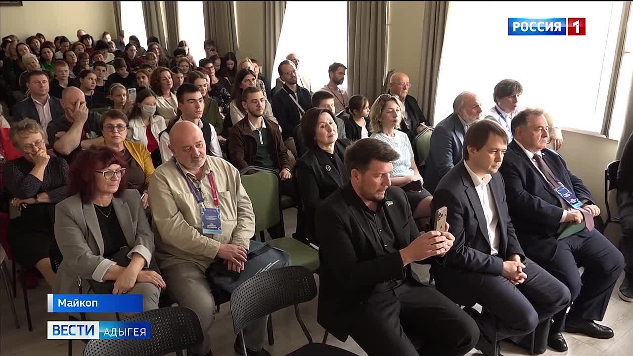 В адыгейском республиканском колледже искусств имени Умара Тхабисимова провели презентацию нотного сборника "Адыгские (черкесские) мелодии"